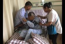 女子只是碰了它一下，至今仍在醫院搶救……