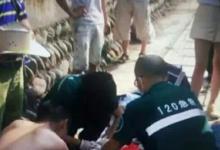 四川“95后”女護士高溫下跪地搶救病人40分鐘