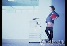 職場媽媽生存狀況：擔憂待遇下降 拉低二孩意愿