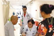 輪椅女醫生堅持工作走紅：讓患者滿意再辛苦也值