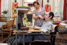 漸凍人的“破冰”人生：自學日語翻譯百萬字，熱心公益