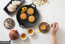 月餅口味放大招 酸菜牛蛙、麻辣小龍蝦餡等你嘗