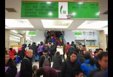 暖心！為應對流感高峰，兒童醫院的退休老專家主動延長出診時間