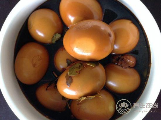 網紅直播吞近百顆雞蛋，太嚇人