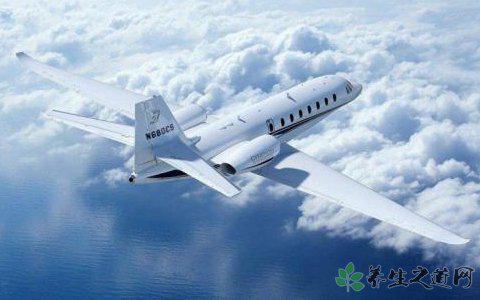 孩子奪飛機操縱桿 乘坐飛機的安全注意事項