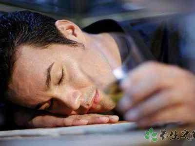 醉酒后與狗對(duì)罵 喝醉酒有哪些危害