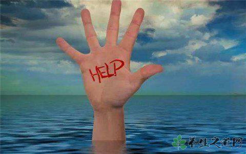 收走手機跳河輕生 遇到溺水怎么施救