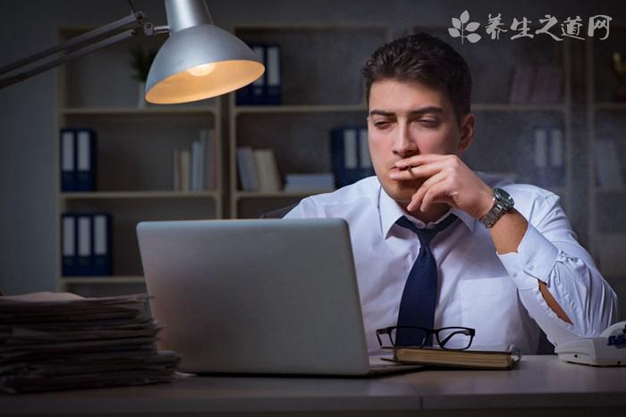 二胎爸爸加班猝死 熬夜加班的危害有哪些