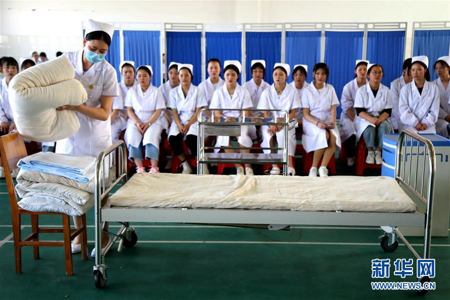 湖北十堰:技能競賽迎接護士節 湖北十堰:技能競賽迎接護士節