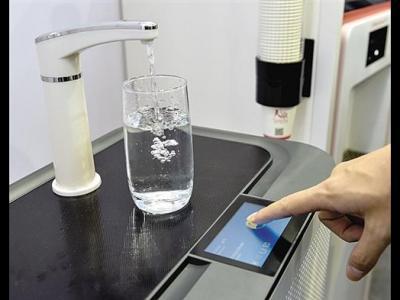 每天喝4升水可能會中毒 怎樣喝水才健康