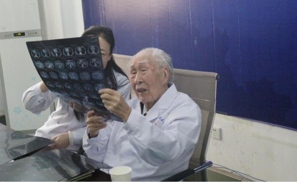 肝病泰斗田庚善:規(guī)范抗病毒,肝病都可康復(fù)-易網(wǎng)健康養(yǎng)生網(wǎng) 肝病泰斗田庚善:規(guī)范抗病毒,肝病都可康復(fù)