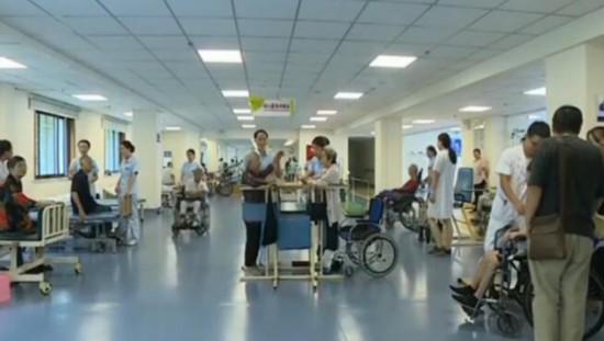 中國老人平均8年帶病生存養老不是簡單的醫療問題-易網健康養生網 中國老人平均8年帶病生存養老不是簡單的醫療問題