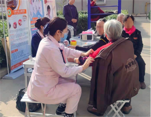 太原天使兒童醫院在迎澤區恒久茗園小區開展“送健康到基層”義診服務
