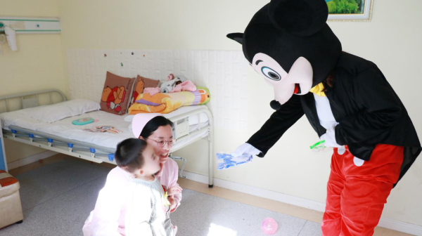 暖心!太原天使兒童醫(yī)院為院內(nèi)小朋友舉辦萬圣節(jié)活動-易網(wǎng)健康養(yǎng)生網(wǎng) 暖心!太原天使兒童醫(yī)院為院內(nèi)小朋友舉辦萬圣節(jié)活動