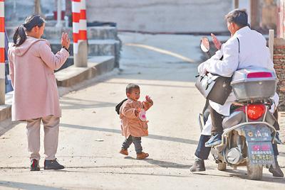 村醫父子三人：52年，看病超10萬人次