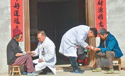 村醫父子三人：52年，看病超10萬人次