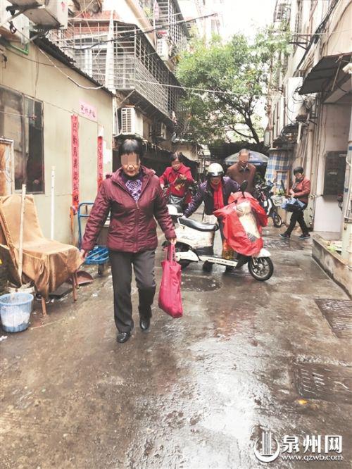 泉州:老人癡迷活動(dòng)免費(fèi)領(lǐng)取贈(zèng)品 陷入保健品推銷騙局