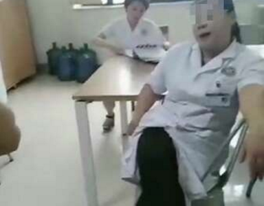 南充市中心醫(yī)院一名婦科醫(yī)生言行不當(dāng)被責(zé)令下崗學(xué)習(xí)