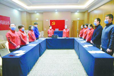 振奮精神堅(jiān)定信心向疫情發(fā)起總攻