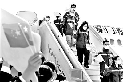 2萬余名醫務人員從湖北順利撤回-易網健康<a href=http://m.henggaotouzi.com/jkys/ target=_blank class=infotextkey>養生</a>網 2萬余名醫務人員從湖北順利撤回