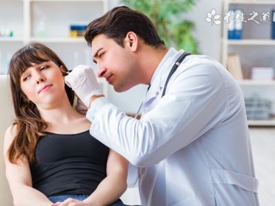 美國新冠感柒病例超出427萬 新冠病毒會造成聽力下降嗎