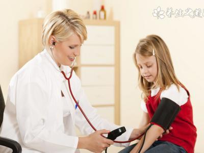 美國超38萬多名兒童感染新冠病毒 有癥狀與無癥狀者攜帶病毒量一樣多嗎