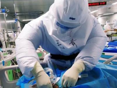 醫師節最好的禮物：新冠肺炎重癥治愈病人發過來視頻祝愿