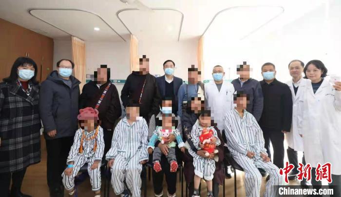 青海果洛唇腭裂患兒上海得矯治 回鄉迎新年