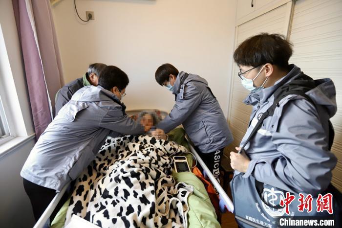 浙江蓮都家庭醫(yī)生春節(jié)上門(mén)服務(wù) 民眾有“醫(yī)”靠