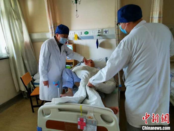 中國帕金森病患者超300萬 不是“手抖”那么簡單！