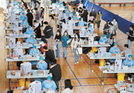 多位防疫專家提醒盡快推進疫苗接種動員全民守住戰“疫”成果