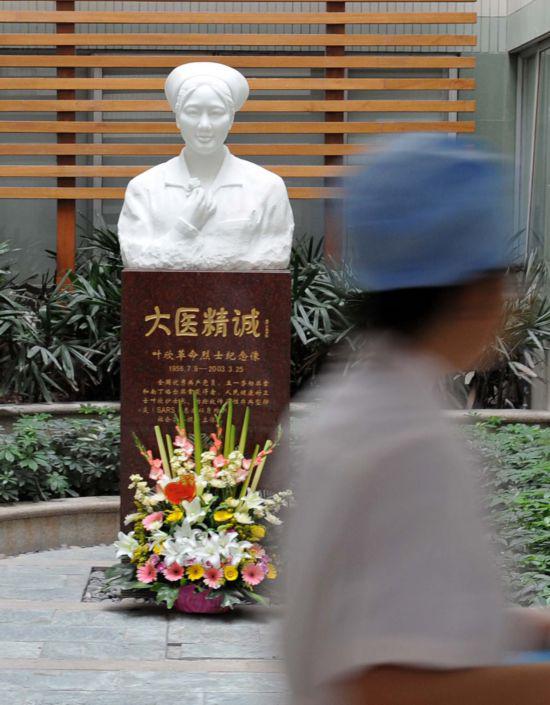 葉欣：身先士卒的白衣戰士