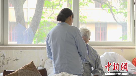 中國阿爾茨海默病患病率逐年增長 診療困境如何破解？