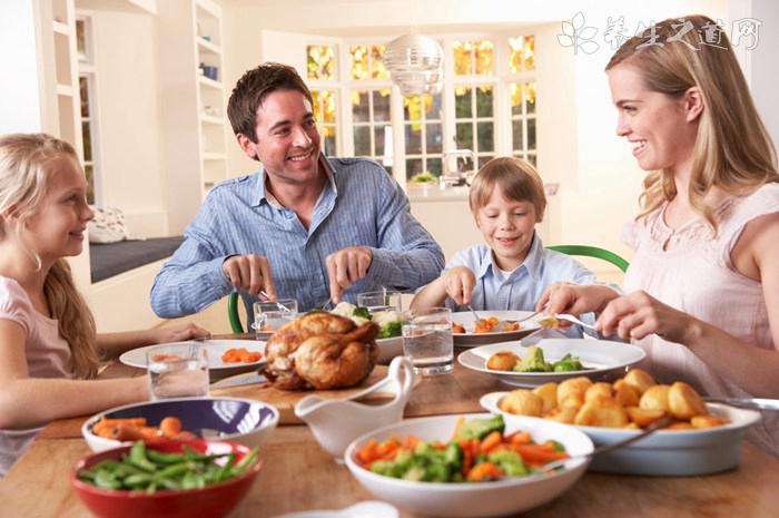 男生高考查分全家跟著手抖 情緒激動的時候如何冷靜