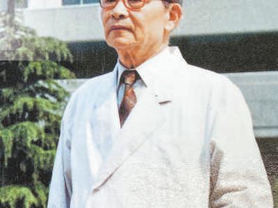 百歲醫(yī)者仁心仁術(shù)(奮斗百年路啟航新征程·“七一勛章”獲得者)