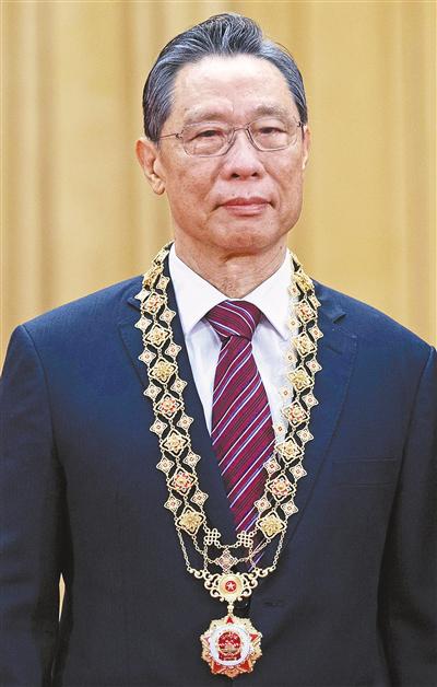 大醫大愛守護生命（奮斗百年路啟航新征程·“共和國勛章”獲得者）