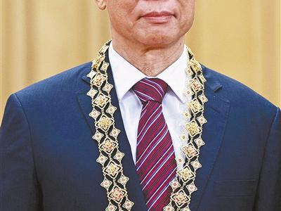 大醫(yī)大愛守護(hù)生命（奮斗百年路啟航新征程·“共和國勛章”獲得者）