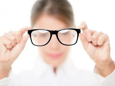 被嫌棄的近視患者的一生：近視這件小事，真的不是“小事”