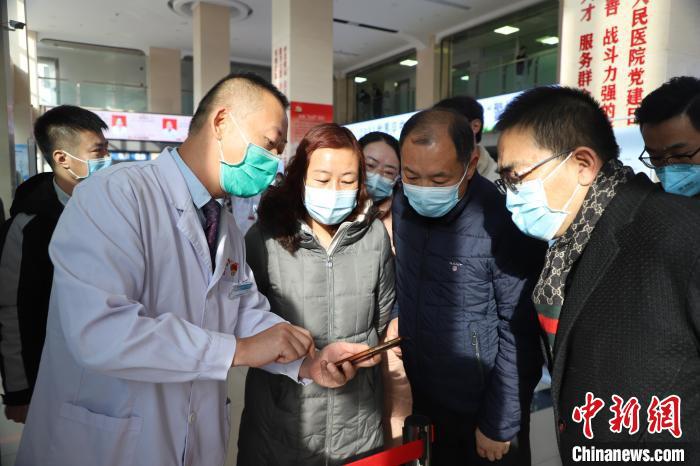 青海西寧推廣醫療電子票據 “民眾跑腿”變“信息跑路”