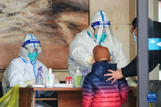 吉林長春:核酸采樣進行時-易網健康<a href=http://m.henggaotouzi.com/jkys/ target=_blank class=infotextkey>養生</a>網 吉林長春:核酸采樣進行時