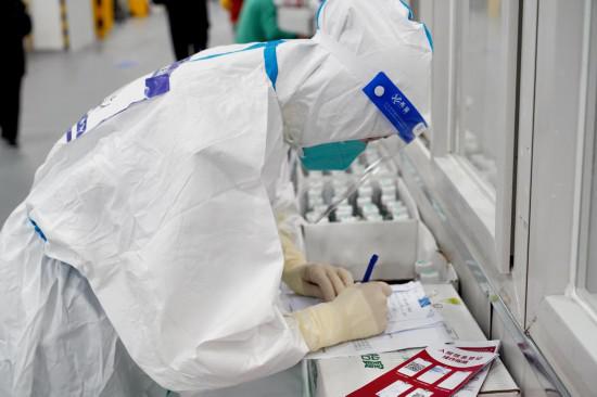 2022防疫關切事丨“動態(tài)清零”和“零感染”有何區(qū)別？重癥救治工作如何開展？——疫情焦點回應來了