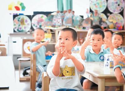 跟著媽媽去上班（我家的難事解決了·幼有所育）