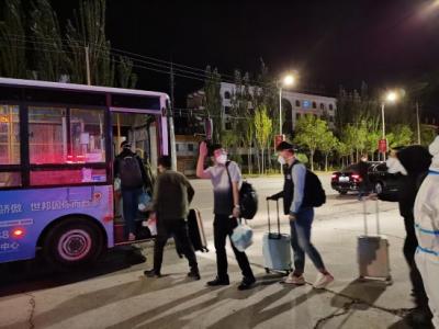 青海多舉措保障疫情滯留游客返程及學(xué)生上學(xué)