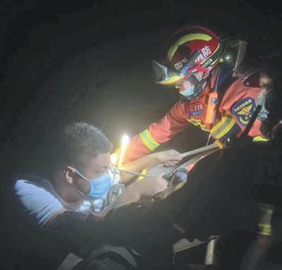 四川瀘定地震救災工作緊張有序進行