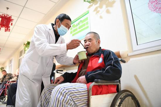 全力守護(hù)2.67億多老年人健康養(yǎng)老——2021年度國家老齡事業(yè)發(fā)展公報透視