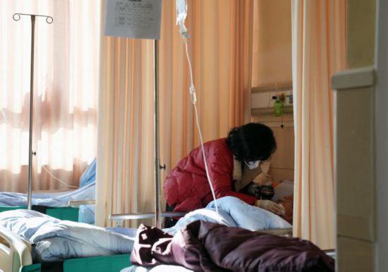 一線直擊：上海社區(qū)醫(yī)院助力重癥救治“關(guān)口前移”