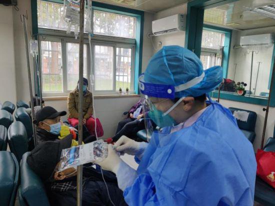 一線直擊：上海社區(qū)醫(yī)院助力重癥救治“關(guān)口前移”