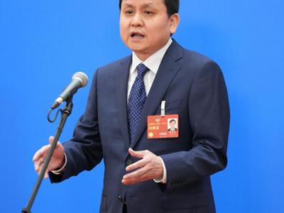 張文宏委員帶來兩份提案，都與老百姓看病有關