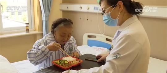 為完善老年健康體系 我國(guó)不斷探索醫(yī)養(yǎng)結(jié)合服務(wù)模式-易網(wǎng)健康養(yǎng)生網(wǎng) 為完善老年健康體系 我國(guó)不斷探索醫(yī)養(yǎng)結(jié)合服務(wù)模式