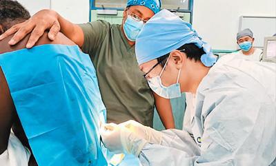 中國醫療隊再赴桑托島（一帶一路話健康）